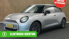 Gebruikt 2025 Mini Cooper Essential Hatchback | € 27.950 (Eerlijke prijs)