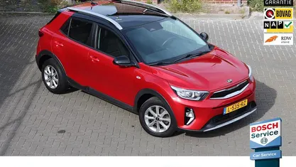 Rood Occasion 2021 Kia Stonic Sport SUV | € 16.795 (Goede deal)