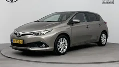 Bruin Gebruikt 2015 Toyota Auris Hatchback | € 13.445 (Eerlijke prijs)