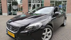 Zwart Gebruikt 2015 Volvo V40 Kinetic Stationwagen | € 10.990 (Eerlijke prijs)