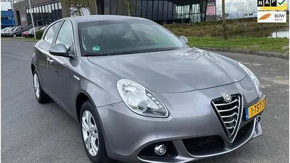 Occasion Alfa Romeo Giulietta Distinctive 170 PK (125 kW) 2014 Grijs Hatchback