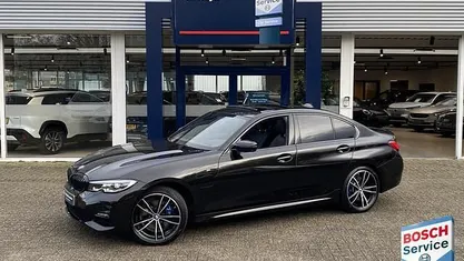 Zwart Gebruikt 2019 BMW 330 Executive Sedan | € 32.740 (Eerlijke prijs)