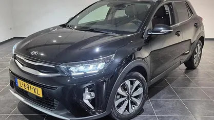 Zwart Gebruikt 2020 Kia Stonic SUV | € 18.595 (Eerlijke prijs)