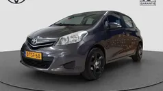 Grijs metallic Gebruikt 2014 Toyota Yaris Hatchback | € 11.950 (Eerlijke prijs)