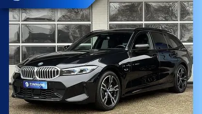 Zwart Occasion 2023 BMW 330 M Sport Stationwagen | € 36.950 (Eerlijke prijs)