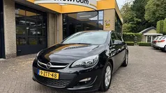 Zwart Gebruikt 2015 Opel Astra Sport Hatchback | € 9.995 (Eerlijke prijs)