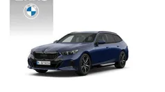 Blauw, metallic lak Nieuw 2025 BMW 520 M Sport Stationwagen | € 86.093 (Eerlijke prijs)