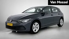 Grijs Gebruikt 2022 VW Golf VIII Life Hatchback | € 21.900 (Eerlijke prijs)