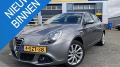 Grijs, metallic lak Gebruikt 2014 Alfa Romeo Giulietta Veloce Hatchback | € 7.999 (Eerlijke prijs)
