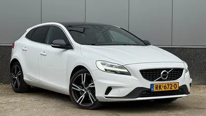 Wit Gebruikt 2017 Volvo V40 Business Edition Hatchback | € 10.900 (Eerlijke prijs)
