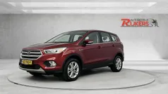 Rood, metallic lak Gebruikt 2016 Ford Kuga Titanium SUV | € 15.995 (Eerlijke prijs)