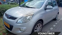 Grijs, metallic lak Gebruikt 2010 Hyundai i20 Hatchback | € 7.995 (Eerlijke prijs)
