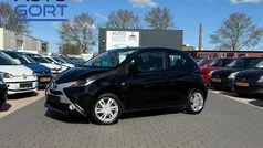 Zwart Gebruikt 2017 Toyota Aygo X-play Hatchback | € 7.900 (Eerlijke prijs)