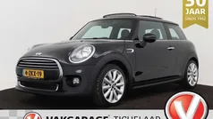 Zwart, metallic lak Gebruikt 2015 Mini ONE Business Hatchback | € 11.699 (Eerlijke prijs)