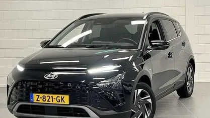 Zwart metallic Gebruikt 2024 Hyundai Bayon Premium SUV | € 23.425 (Eerlijke prijs)