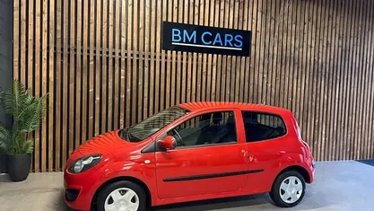 Rood Occasion 2008 Renault Twingo Authentique Hatchback | € 2.999 (Eerlijke prijs)