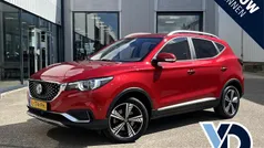 Rood Gebruikt 2021 MG ZS Luxury Sedan | € 14.950 (Goede deal)