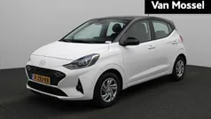 Wit Gebruikt 2024 Hyundai i10 Premium Hatchback | € 16.940 (Eerlijke prijs)