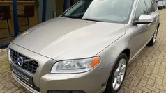 Bruin Gebruikt 2009 Volvo V70 Momentum Stationwagen | € 12.945 (Eerlijke prijs)