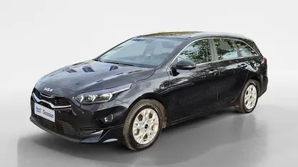 Zwart Gebruikt 2024 Kia Ceed Hatchback | € 22.445 (Eerlijke prijs)