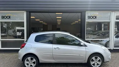 Grijs Gebruikt 2010 Renault Clio II Business Hatchback | € 2.999 (Eerlijke prijs)