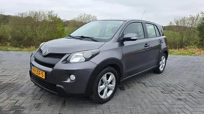 Grijs Gebruikt 2010 Toyota Urban Cruiser Hatchback | € 4.999 (Eerlijke prijs)