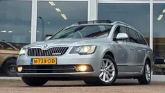 Grijs Gebruikt 2015 Skoda Superb Stationwagen | € 9.744 (Eerlijke prijs)