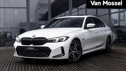 Wit Occasion 2023 BMW 320e M Sport Sedan | € 38.900 (Eerlijke prijs)