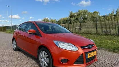 Oranje (metallic) Occasion 2011 Ford Focus Trend Hatchback | € 5.950 (Eerlijke prijs)