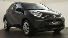 Zwart Gebruikt 2024 Toyota Aygo Play Hatchback | € 22.899 (Eerlijke prijs)