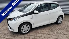 Wit Gebruikt 2018 Toyota Aygo X-play Hatchback | € 9.495 (Eerlijke prijs)
