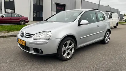 Grijs Gebruikt 2006 VW Golf IV Hatchback | € 2.450 (Eerlijke prijs)