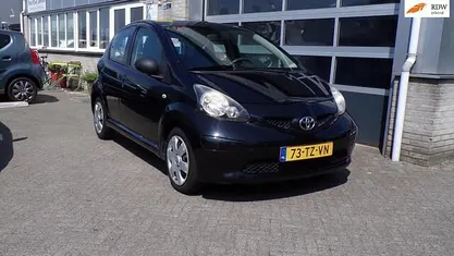 Occasion Toyota Aygo 68 PK (50 kW) 2007 Zwart Hatchback