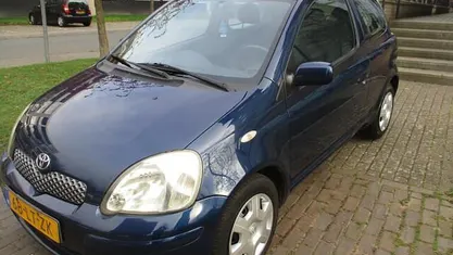Blauw Gebruikt 2003 Toyota Yaris Sol Hatchback | € 1.950 (Eerlijke prijs)