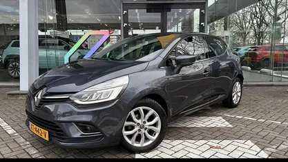 Titaniumgrijs Gebruikt 2019 Renault Clio IV Intens Hatchback | € 8.390 (Eerlijke prijs)