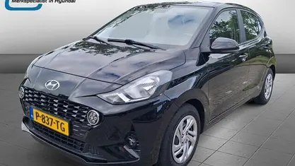 Zwart Gebruikt 2022 Hyundai i10 Comfort Hatchback | € 13.950 (Eerlijke prijs)