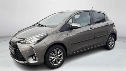 Grijs Gebruikt 2020 Toyota Yaris Hybrid Hatchback | € 18.949 (Eerlijke prijs)