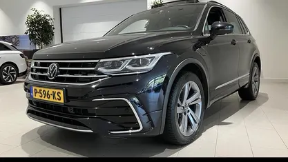 Zwart Gebruikt 2022 VW Tiguan Business+ SUV | € 30.900 (Eerlijke prijs)