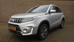 Grijs Gebruikt 2024 Suzuki Vitara Style SUV | € 26.750 (Eerlijke prijs)