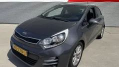 Grijs Gebruikt 2016 Kia Rio Hatchback | € 7.850 (Eerlijke prijs)