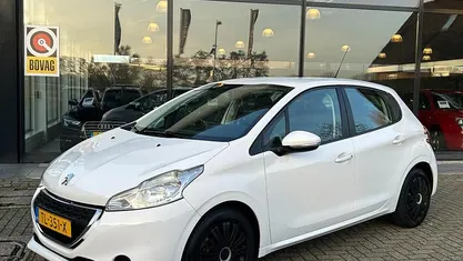 Wit Gebruikt 2014 Peugeot 208 Active Hatchback | € 4.749 (Eerlijke prijs)