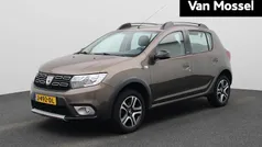 Bruin Gebruikt 2018 Dacia Sandero Stepway Hatchback | € 11.935 (Eerlijke prijs)