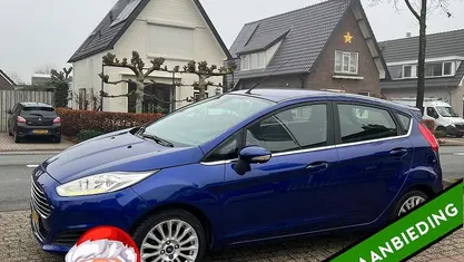 Blauw (metallic) Gebruikt 2014 Ford Fiesta Titanium Hatchback | € 7.680 (Eerlijke prijs)