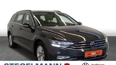 Grijs Gebruikt 2022 VW Passat Business Stationwagen | € 29.600 (Eerlijke prijs)