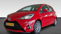 Rood Gebruikt 2020 Toyota Yaris Hybrid Hatchback | € 18.490 (Eerlijke prijs)