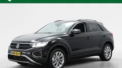 Zwart Gebruikt 2025 VW T-Roc Business SUV | € 37.395 (Eerlijke prijs)