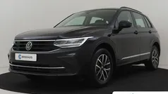 Zwart Gebruikt 2022 VW Tiguan Life SUV | € 26.895 (Super prijs)