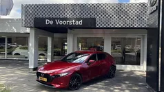 Soul red crystal m Gebruikt 2021 Mazda 3 Luxury Hatchback | € 22.995 (Eerlijke prijs)