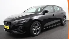 Zwart Gebruikt 2023 Ford Focus ST-Line Stationwagen | € 21.890 (Goede deal)
