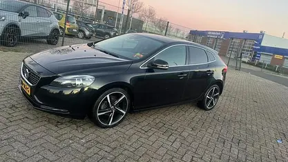 Gebruikt 2015 Volvo V40 Business Edition Hatchback | € 4.750 (Eerlijke prijs)